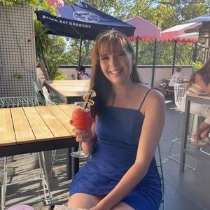 Meet your Posher, Caitlin